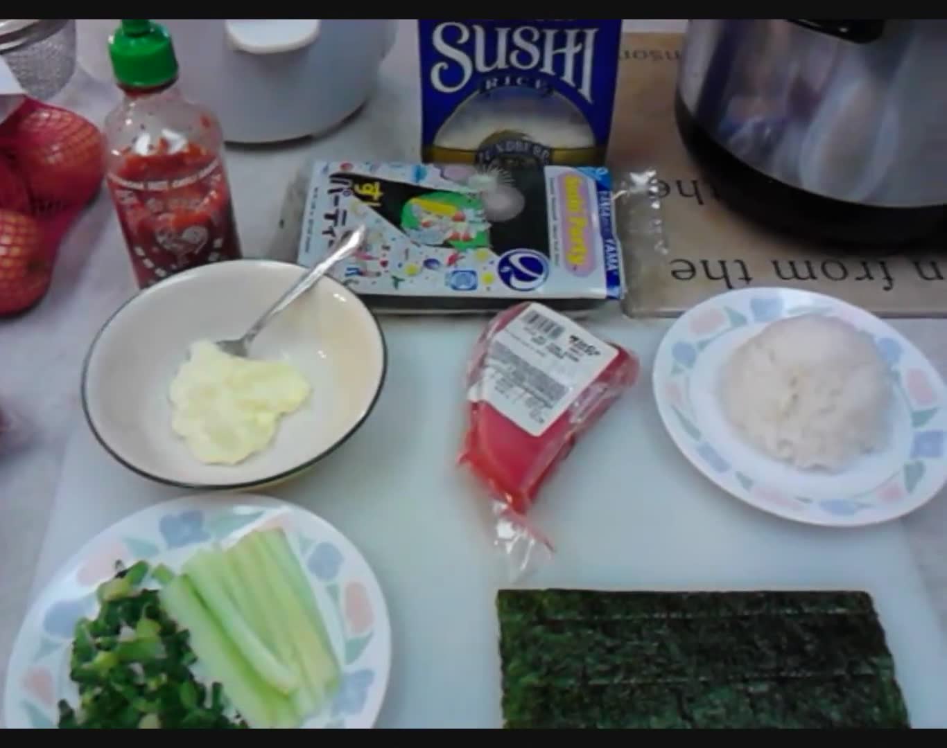 How to make a Sushi Hand Roll - Spicy Tuna