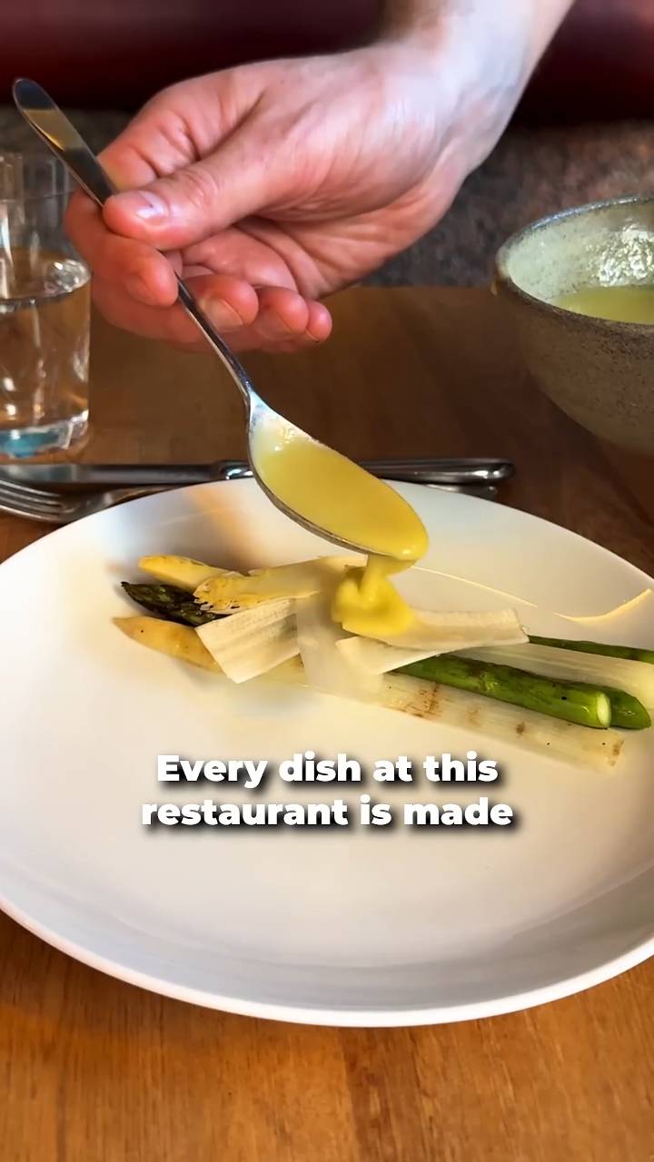 Eksperimentell en-ingrediens matlaging på restaurant Brutalisten i Stockholm