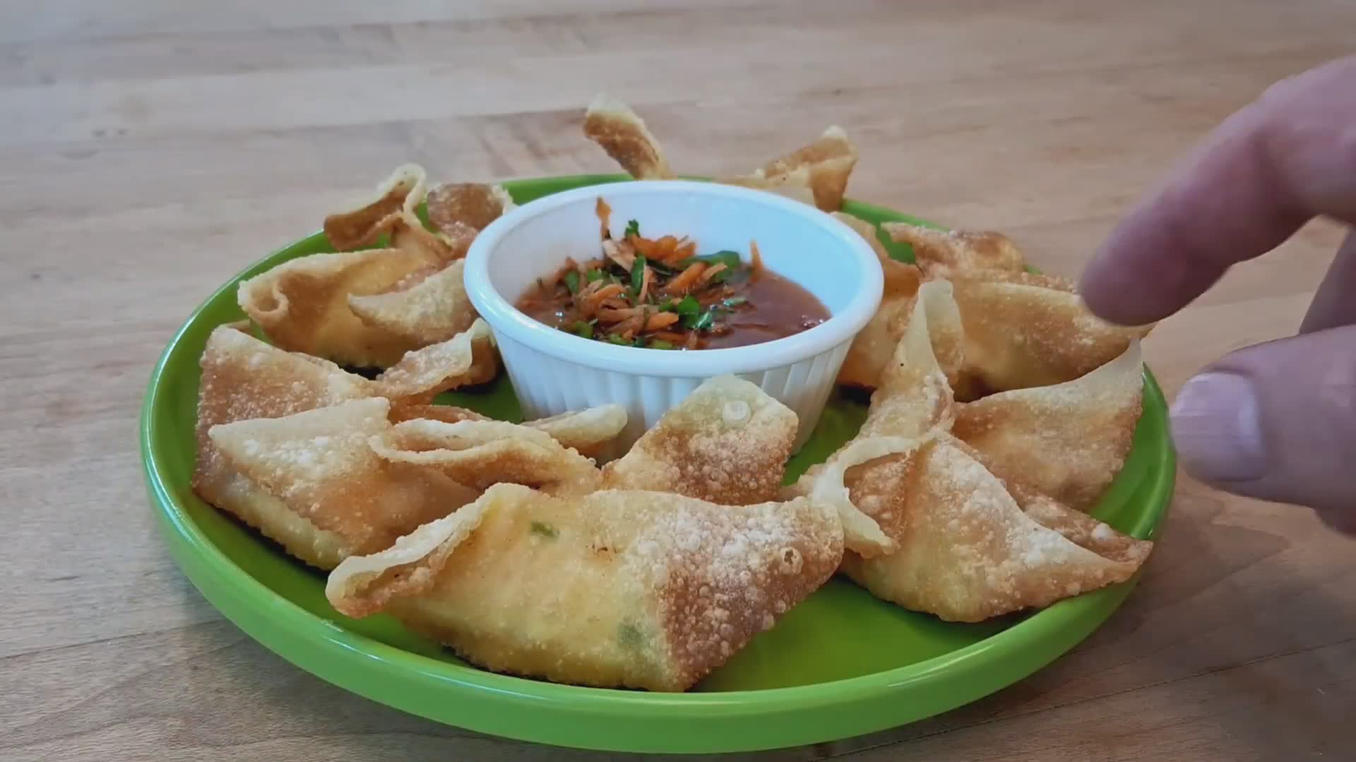 Crispy crab rangoon wontons with cream cheese and crab