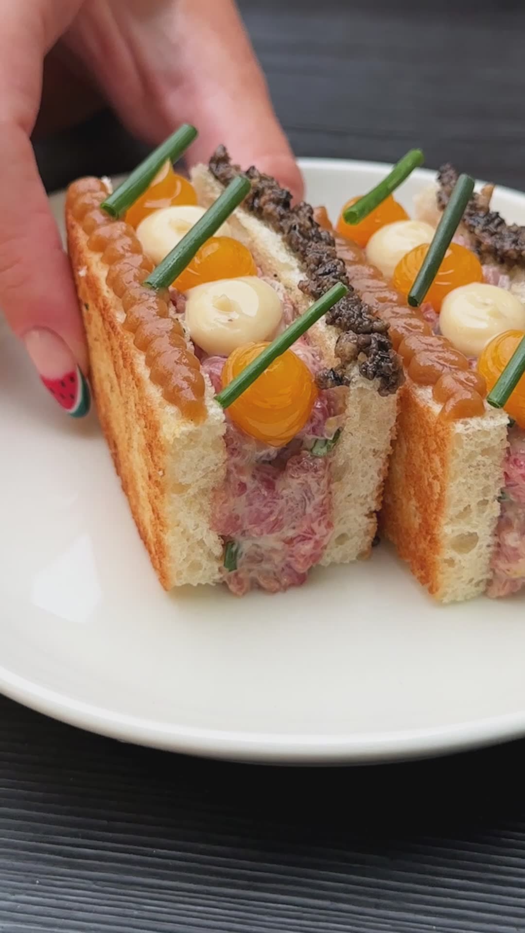 Denne beef tartare sando er et must i Riga Truff Le Pig – slik opplevde vi det