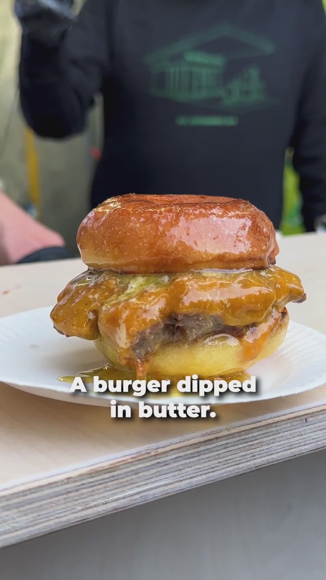Denne burgeren dyppet i smør er en skikkelig søl – laget av Mark Rosati fra Shake Shack – slik opplevde vi det