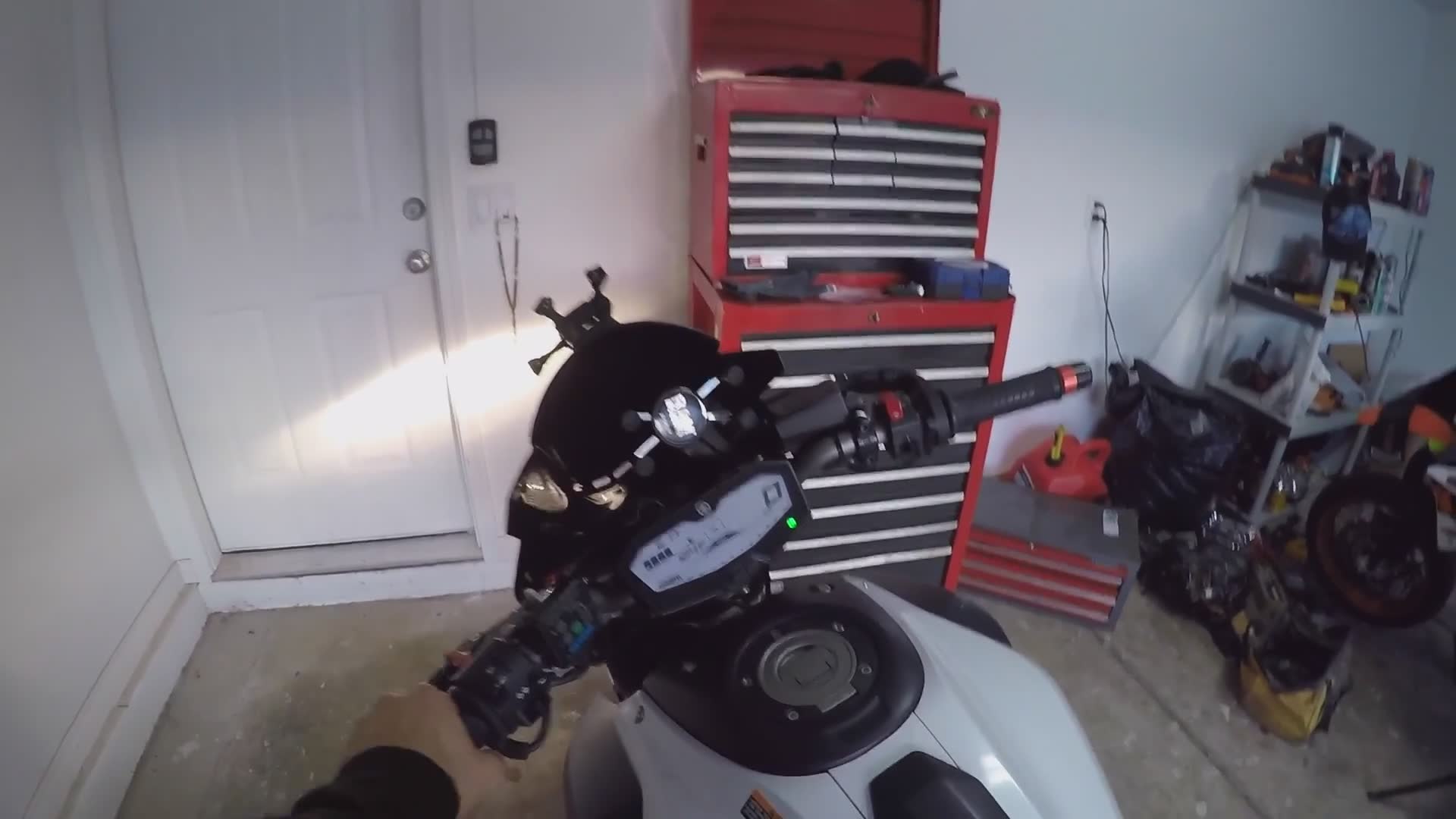 Complete guide walks through correct oil change procedure for motorcycle maintenance