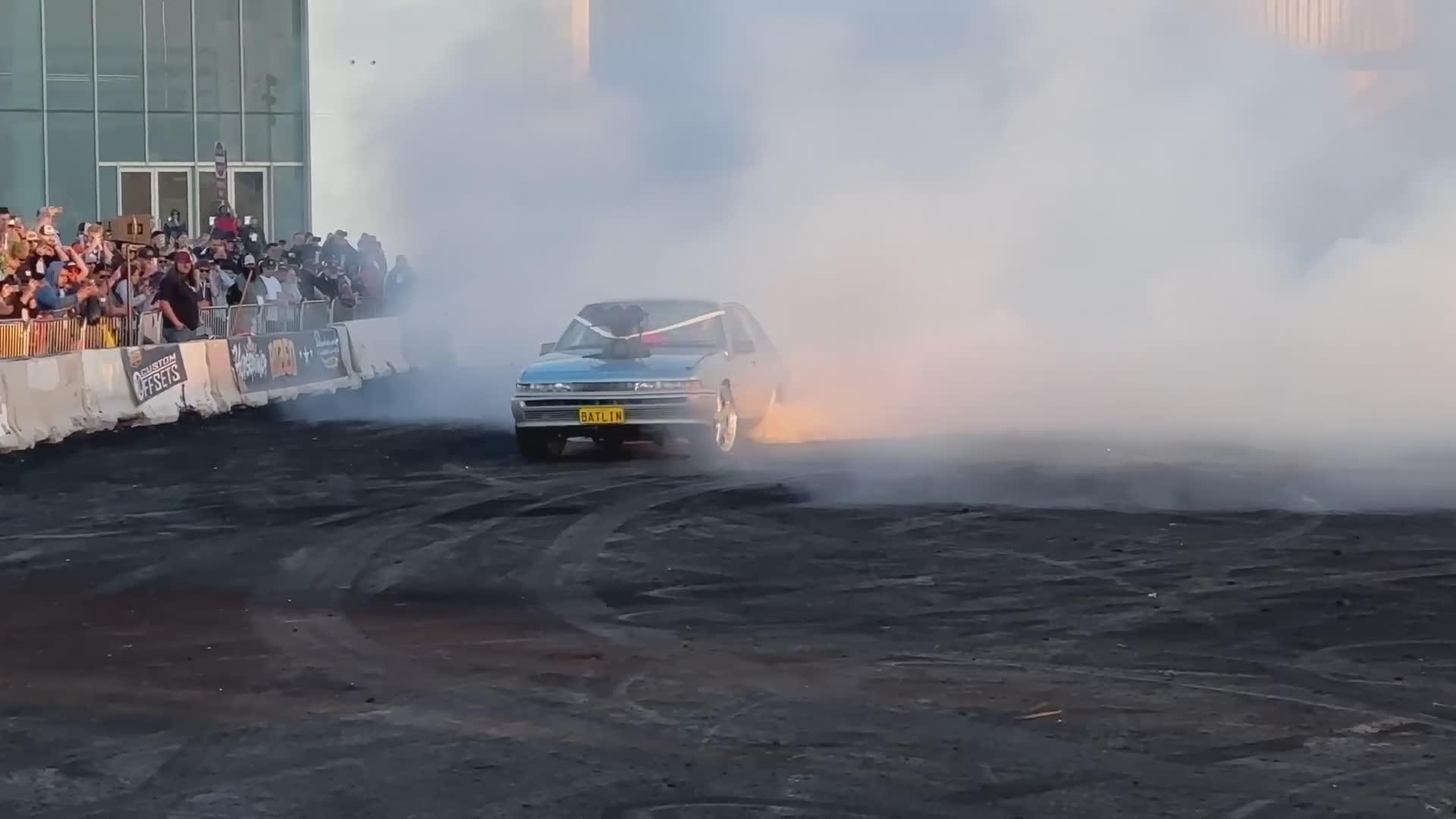 International comparison between Australian and American tire destruction techniques and styles