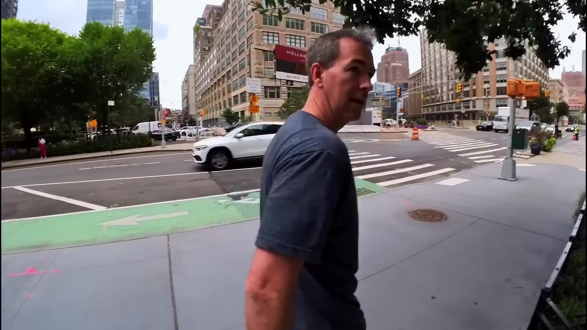 Street interviews revealing how situational awareness varies among urban residents