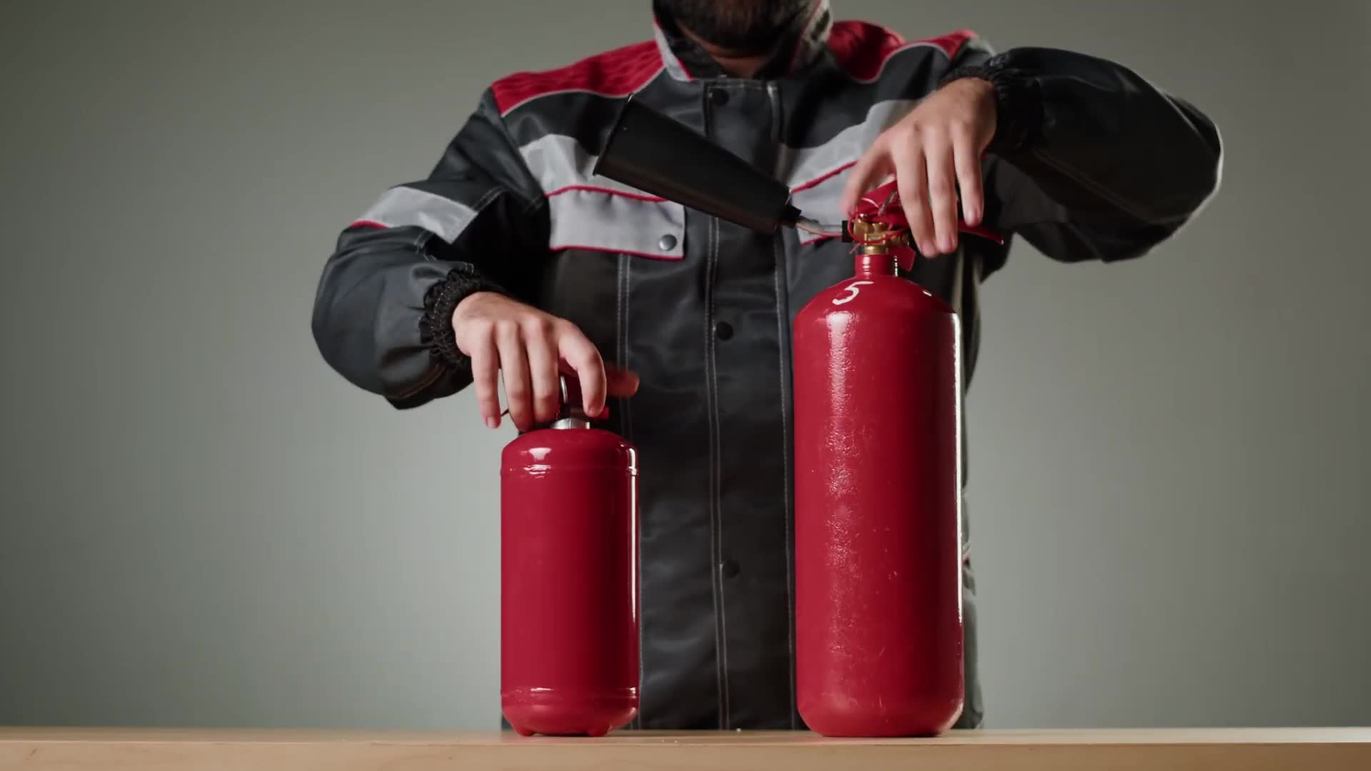 Ex-CIA officer tests fire suppression equipment as improvised weapon for disorienting and disabling attackers