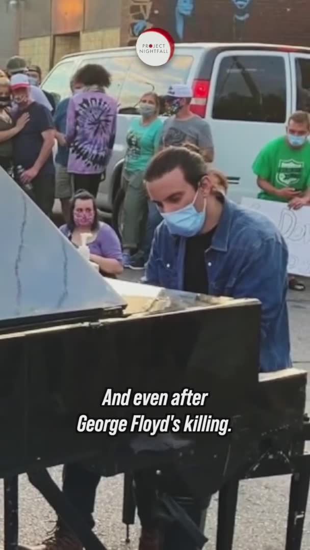 Musician's performances boost morale during wartime