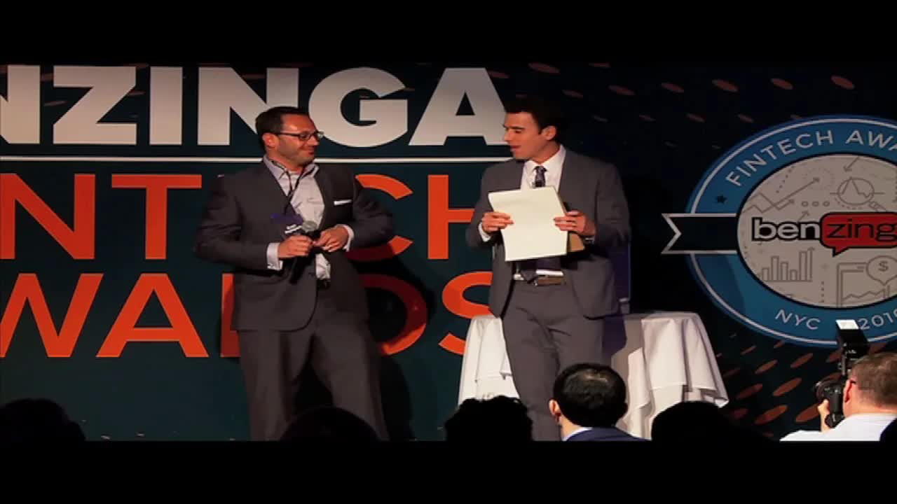 Oz Pearlman dissecting un-truths at Benzinga Fintech Awards