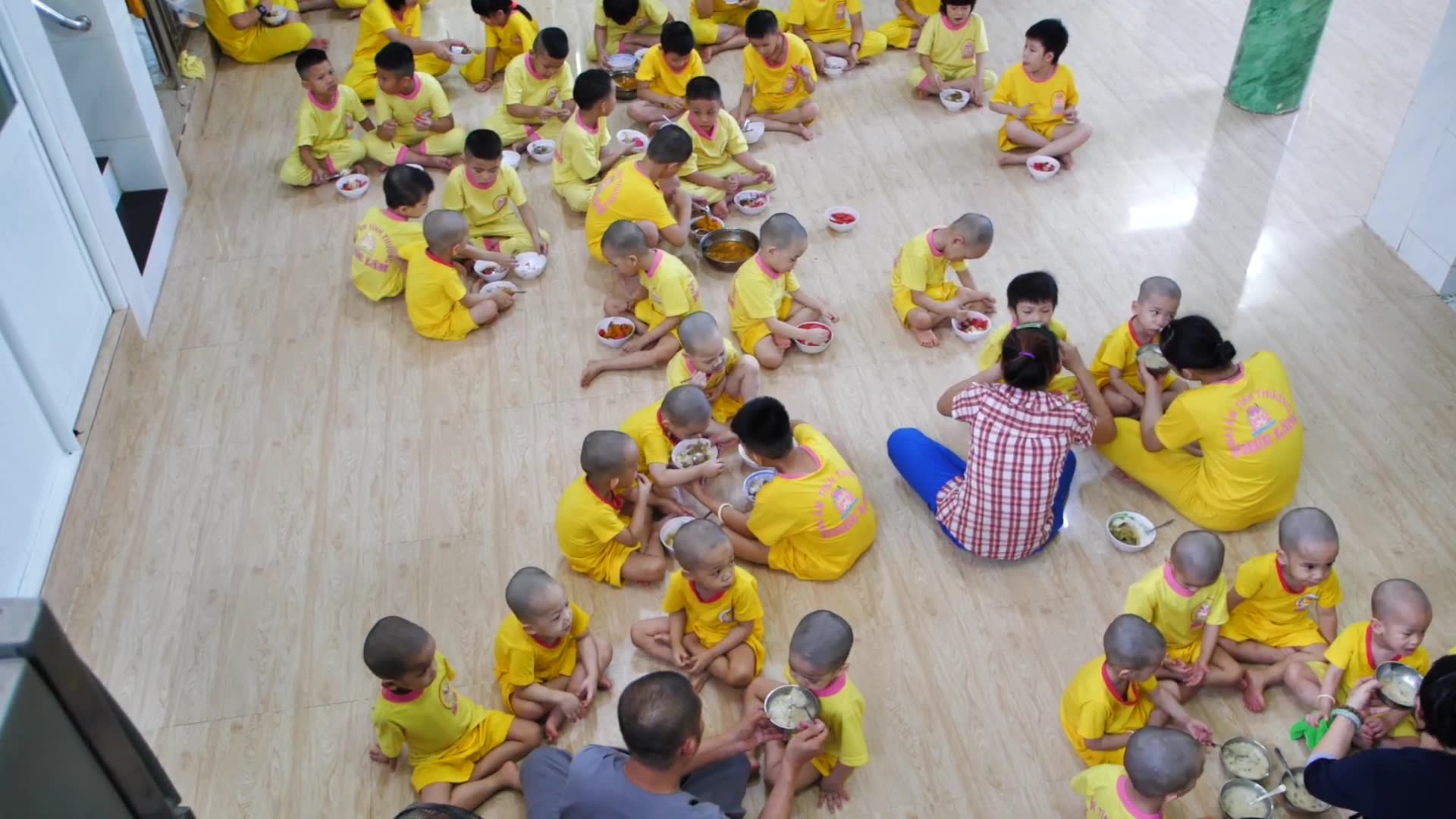 How one dad ended up having 100 children around the world