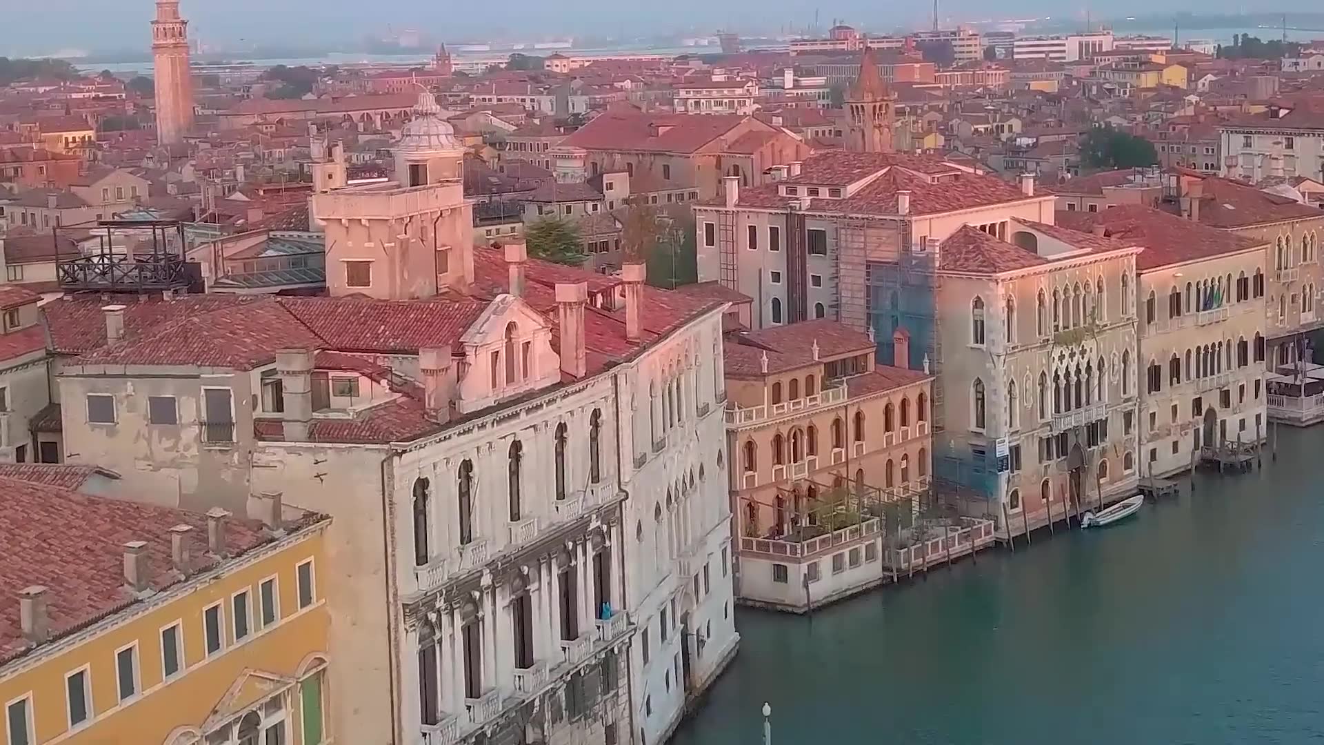 Evaluating italy's investment opportunities with local expert