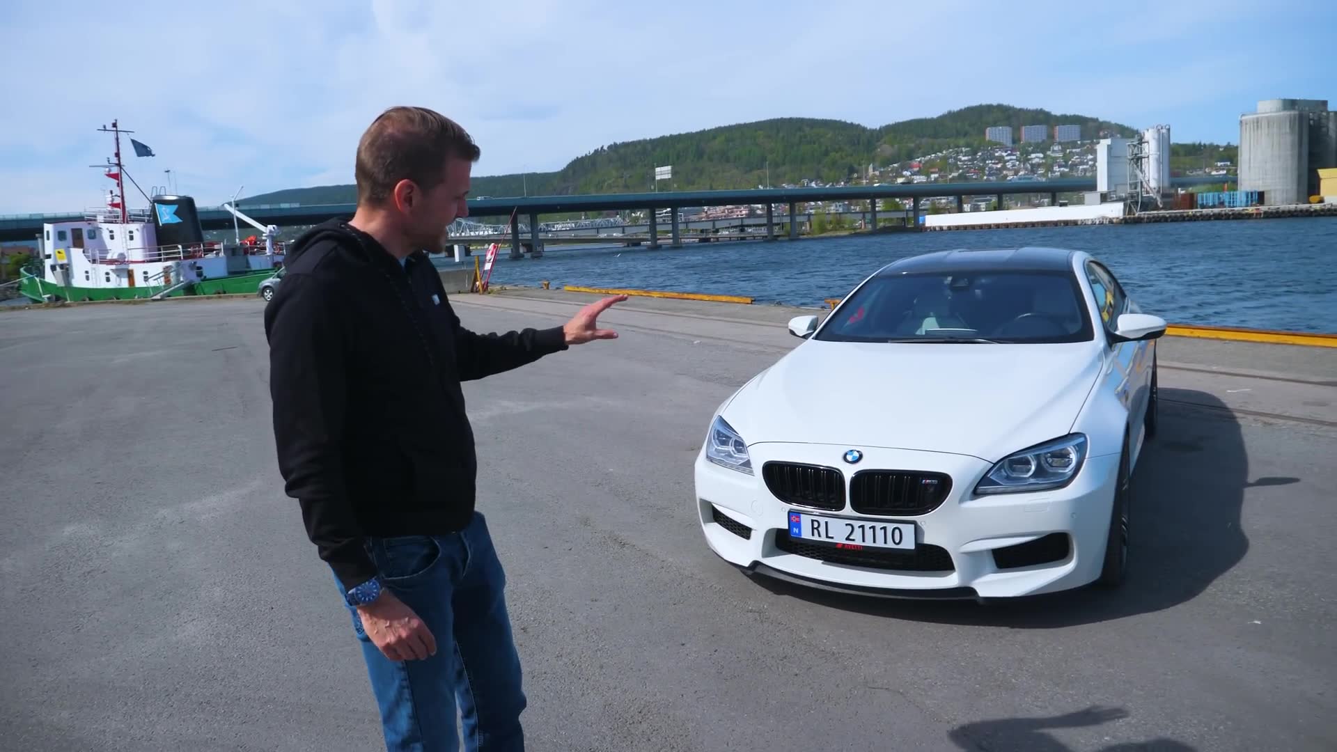 Broom Vegard viser frem BMW M6-en sin