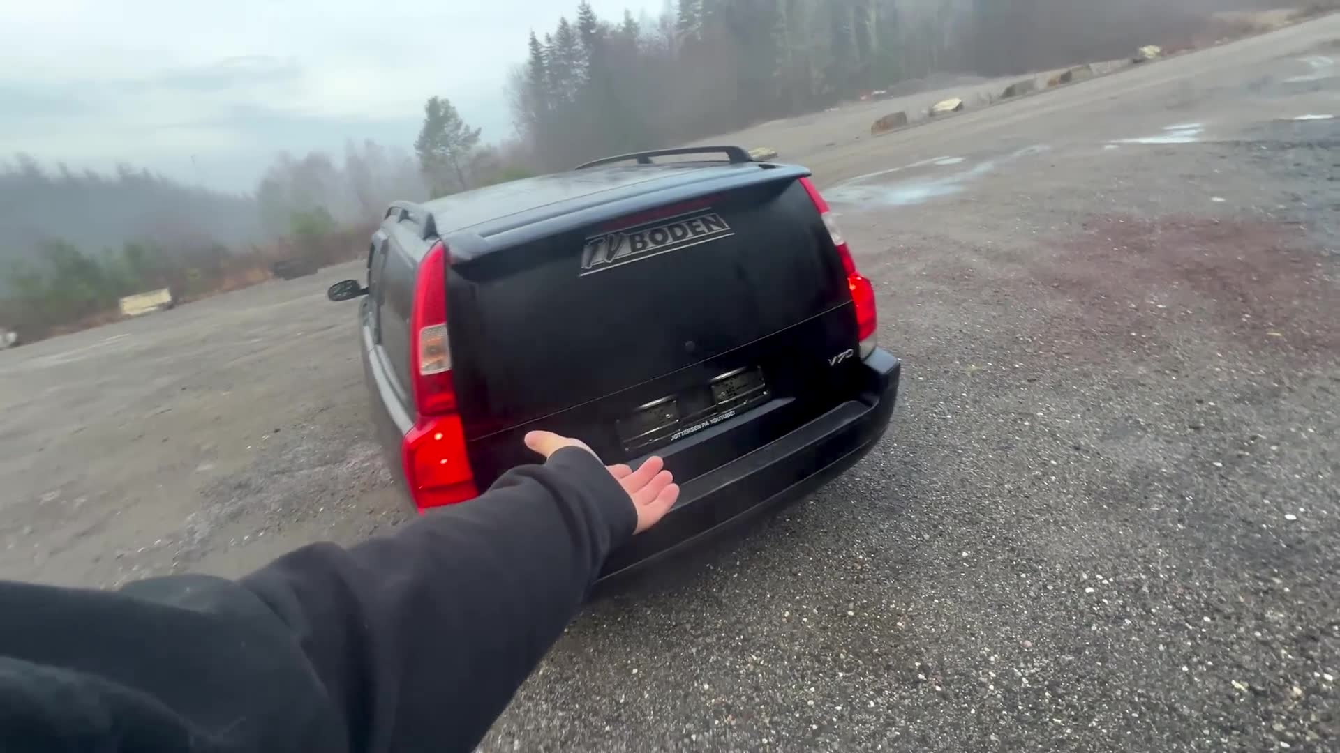 Skilt forsvant fra parkert bil