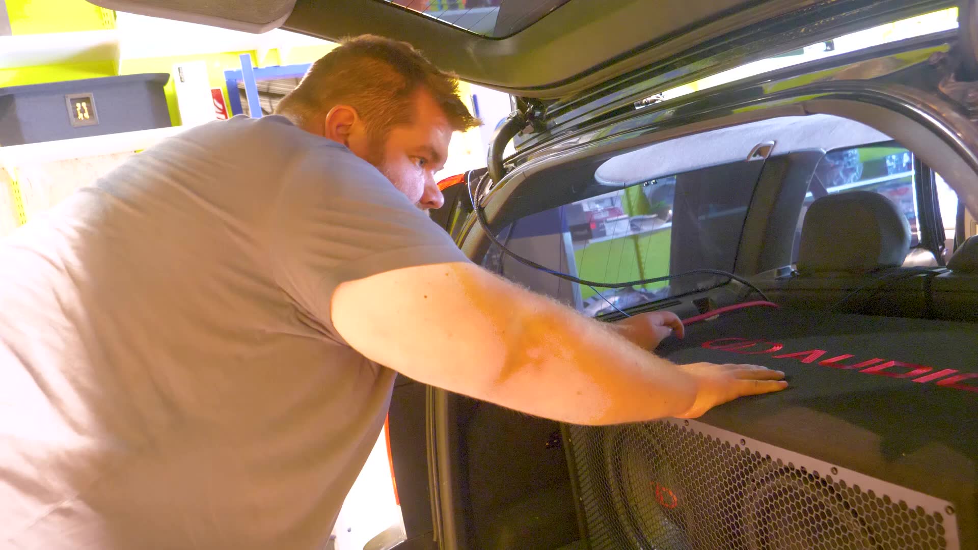 Bassinstallasjon i Volvo stasjonsvogn