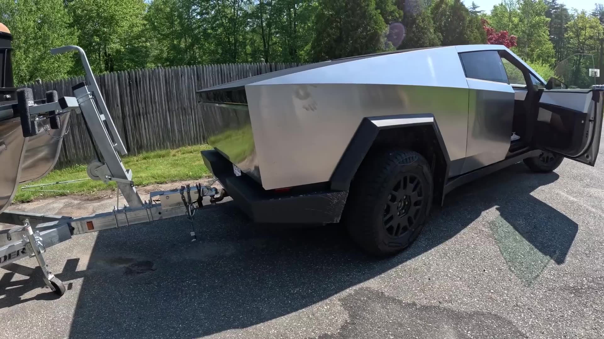 The Tesla Cybertruck's fatal towing range flaw