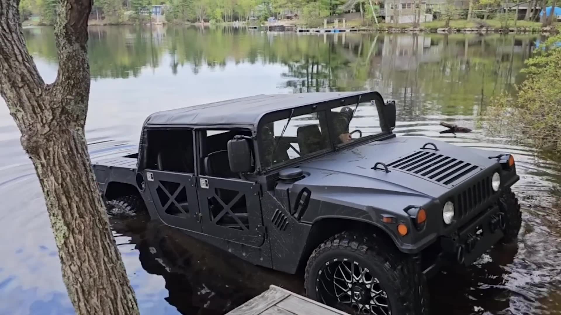 Tesla Cybertruck battles Humvee in tug of war