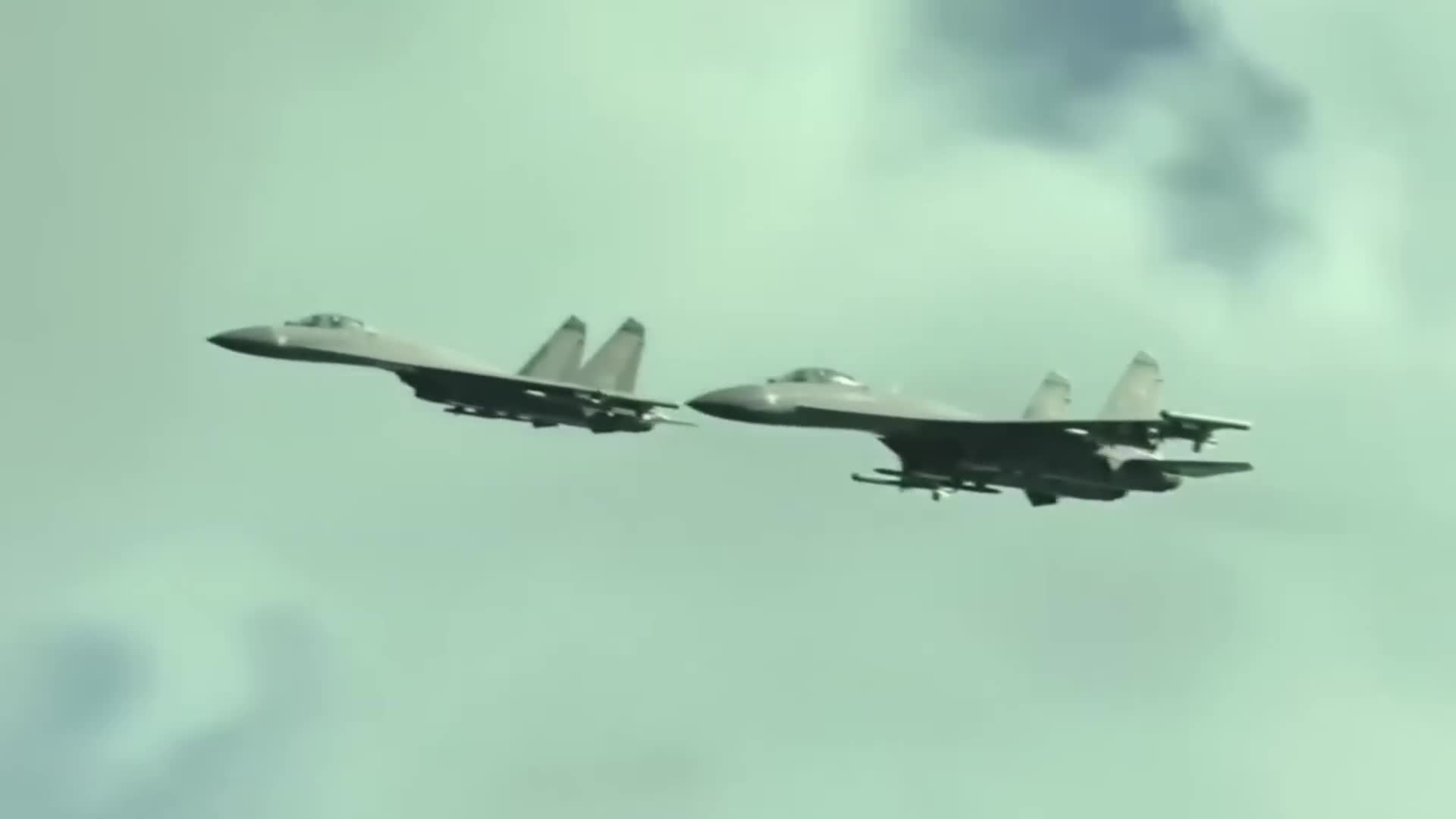 Chinese pilot threatens carrier-based fighter