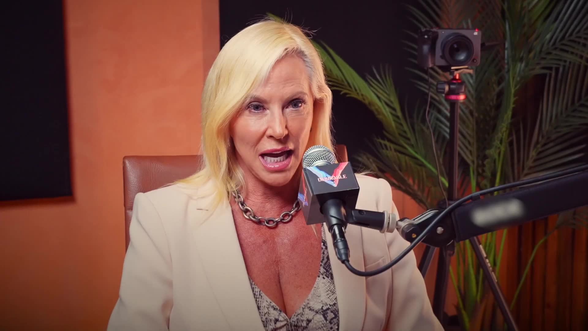Sex goddess reveals the number 1 secret to make men moan in bed
