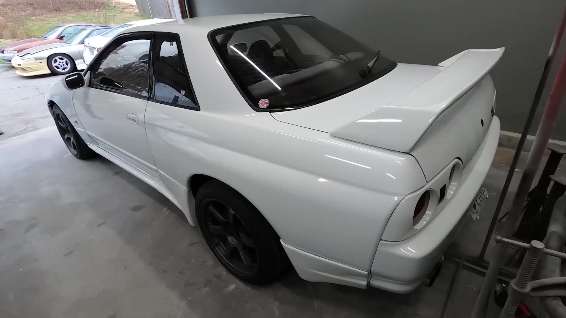 R33 Nissan Skyline restoration proved difficult