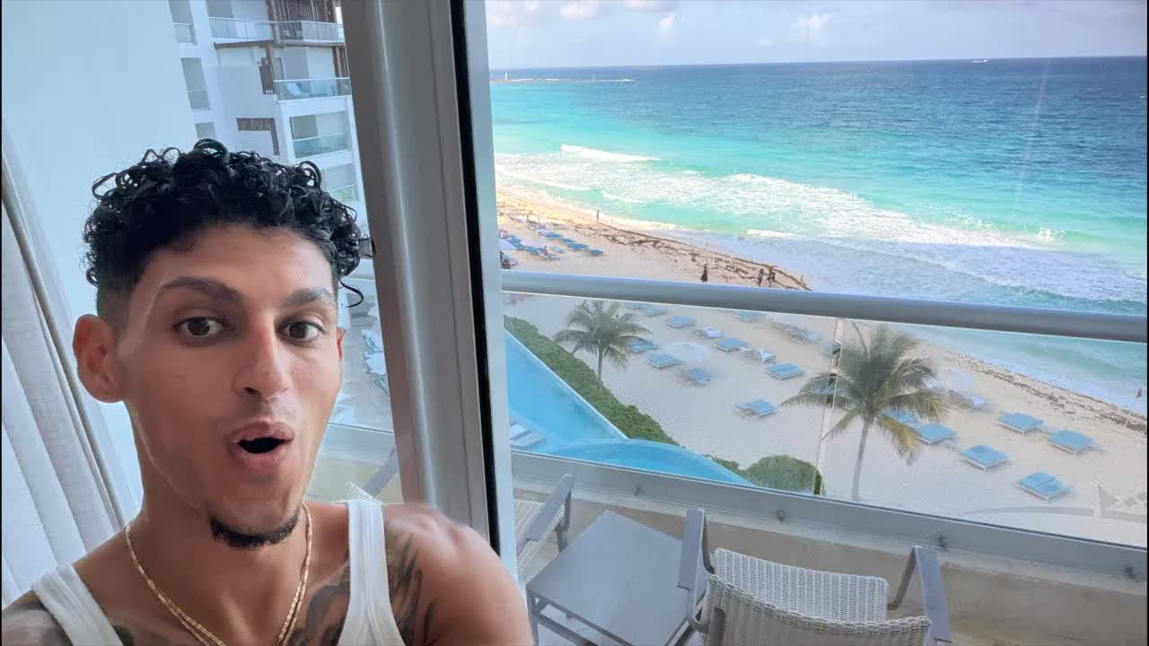 I’M AT THE BEACH!! (LIVESTREAM) *Q&A*