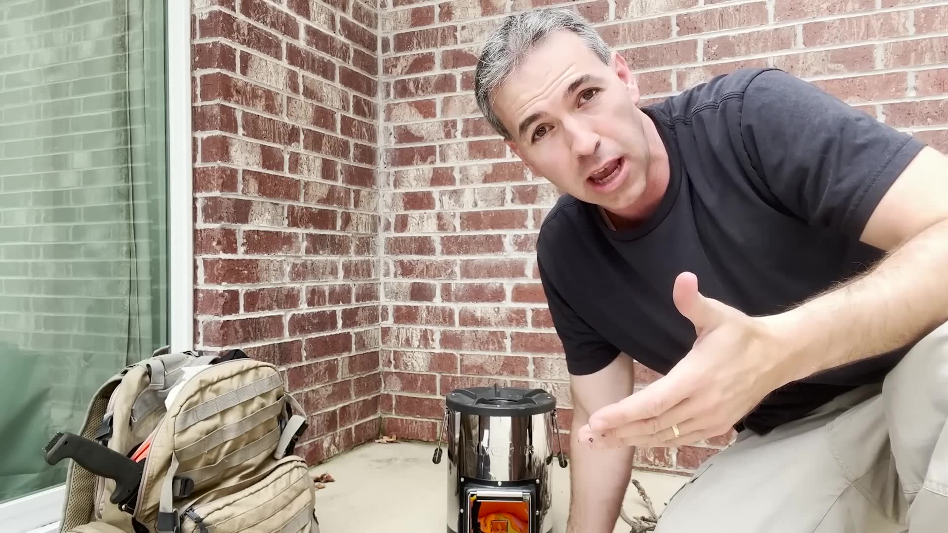 Efficient fuel-burning system for emergency meal preparation