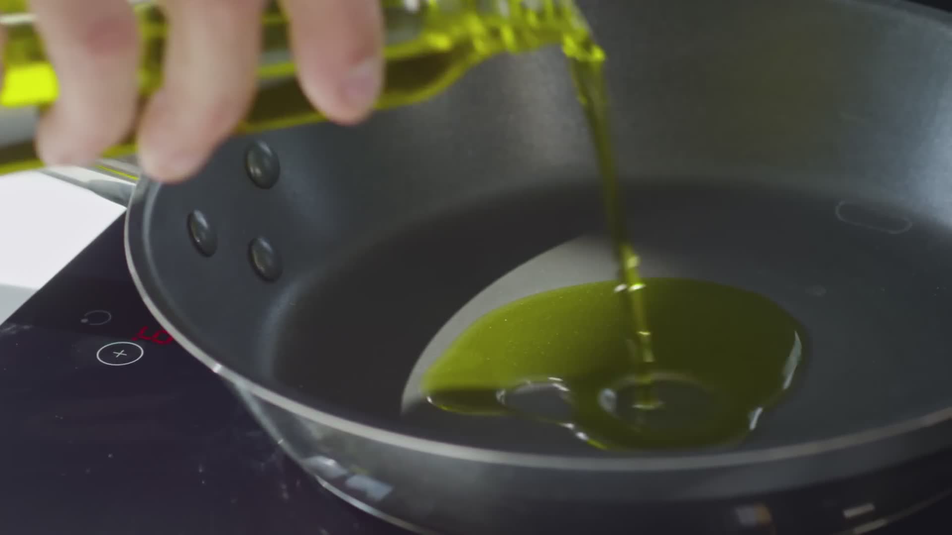 The scientifically proven health benefits of incorporating virgin olive oil daily