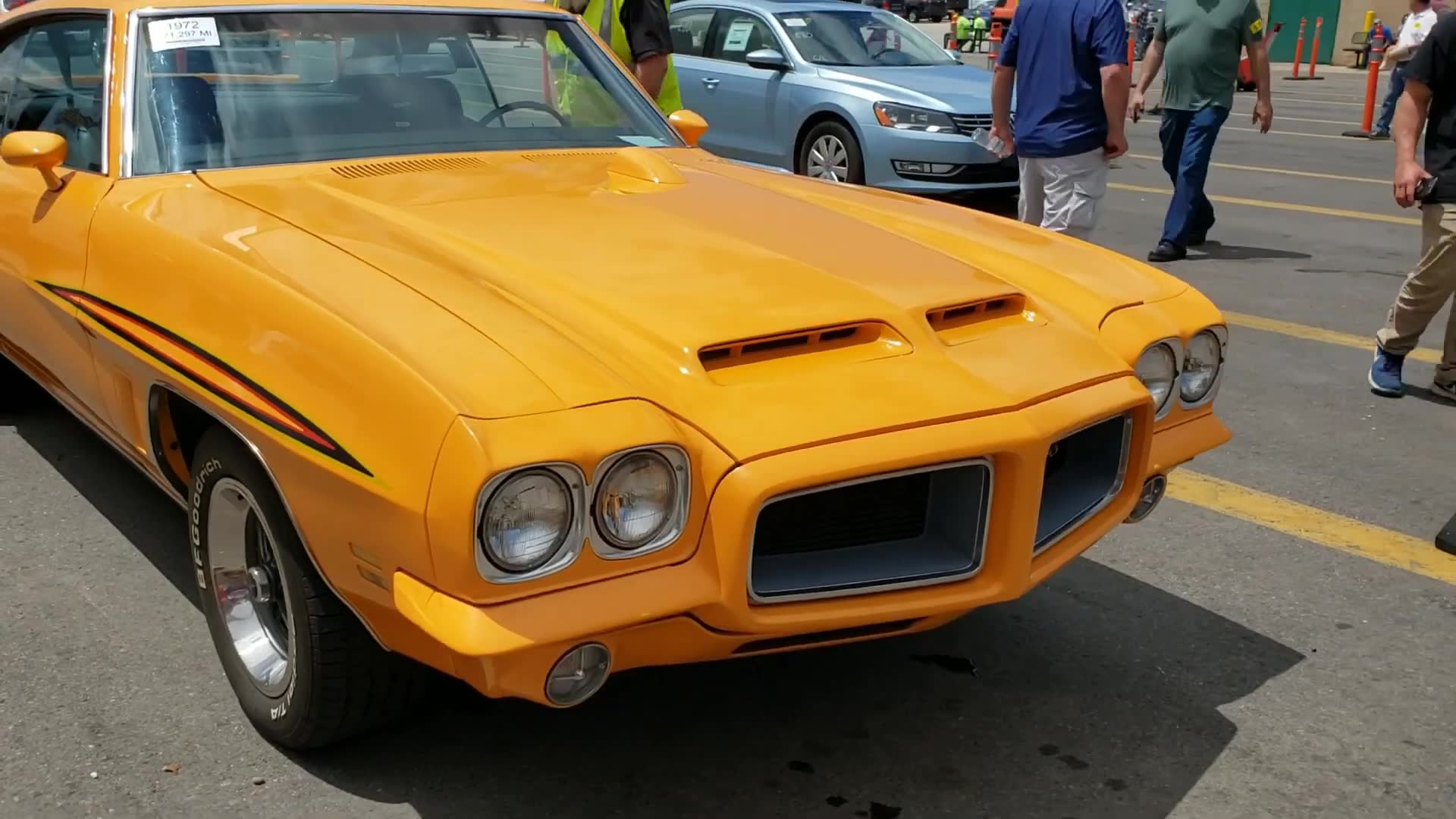 A rare Pontiac GTO Judge shows up at the dealer only auction and turns heads