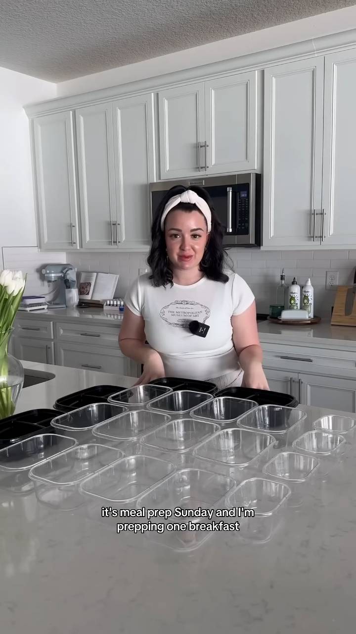 4 hours of meal prepping in one minute 🤪 if only it was that quick in real life lol #mealprepping