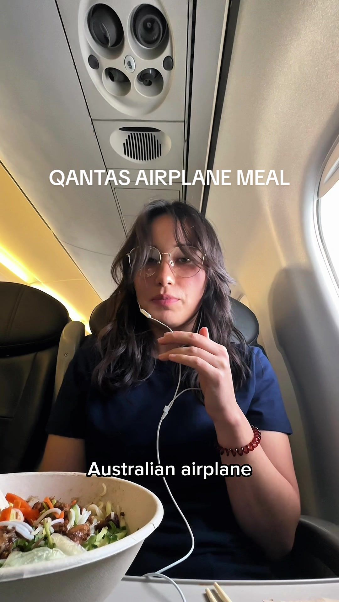 Reviewing Qantas airline meal service on my first Australian flight