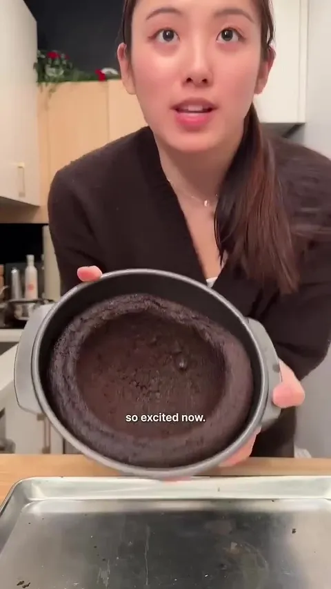Bizarre baking moment that seems impossible