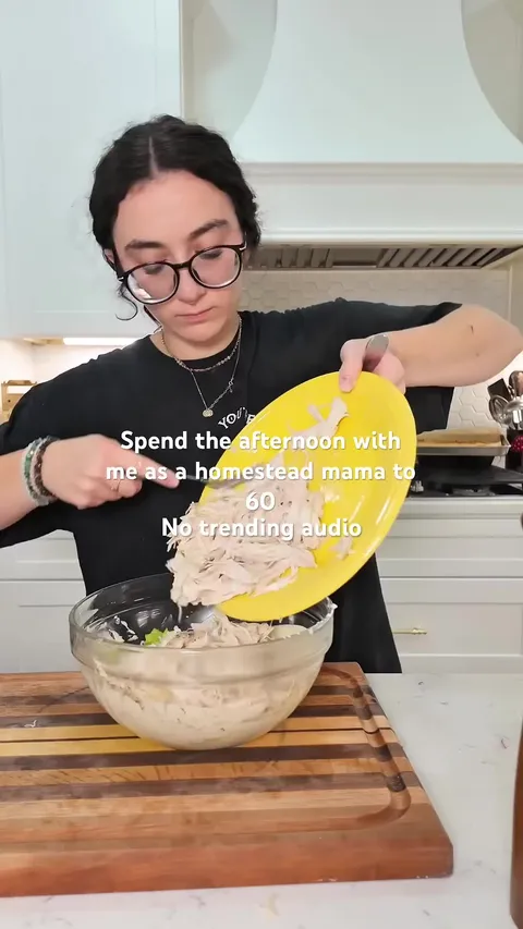 Preparing food while keeping the workspace organized