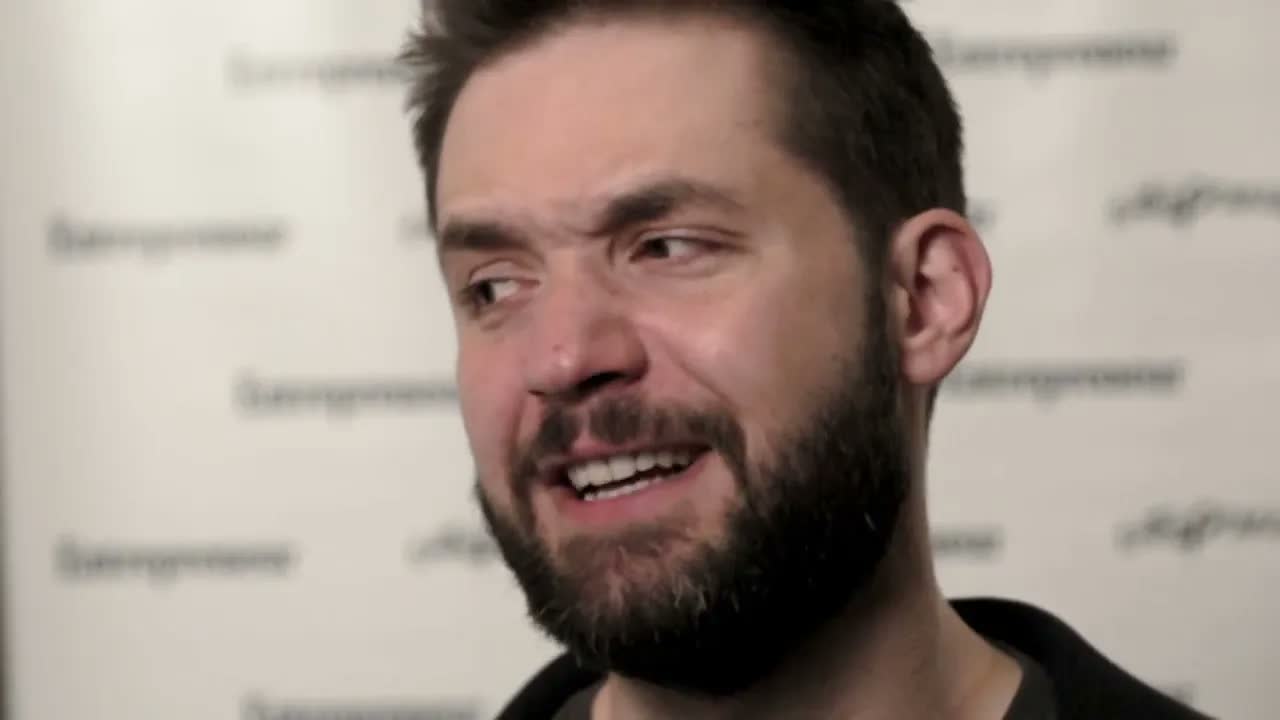 What Reddit Co-Founder Alexis Ohanian Learned From Working at Pizza Hut
