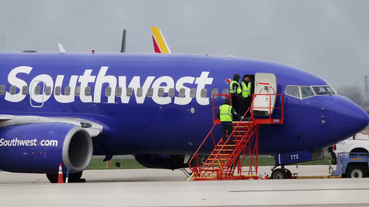 Southwest Airline's Badass Pilot Saves 144 Passengers. 3 Things to Know Today.