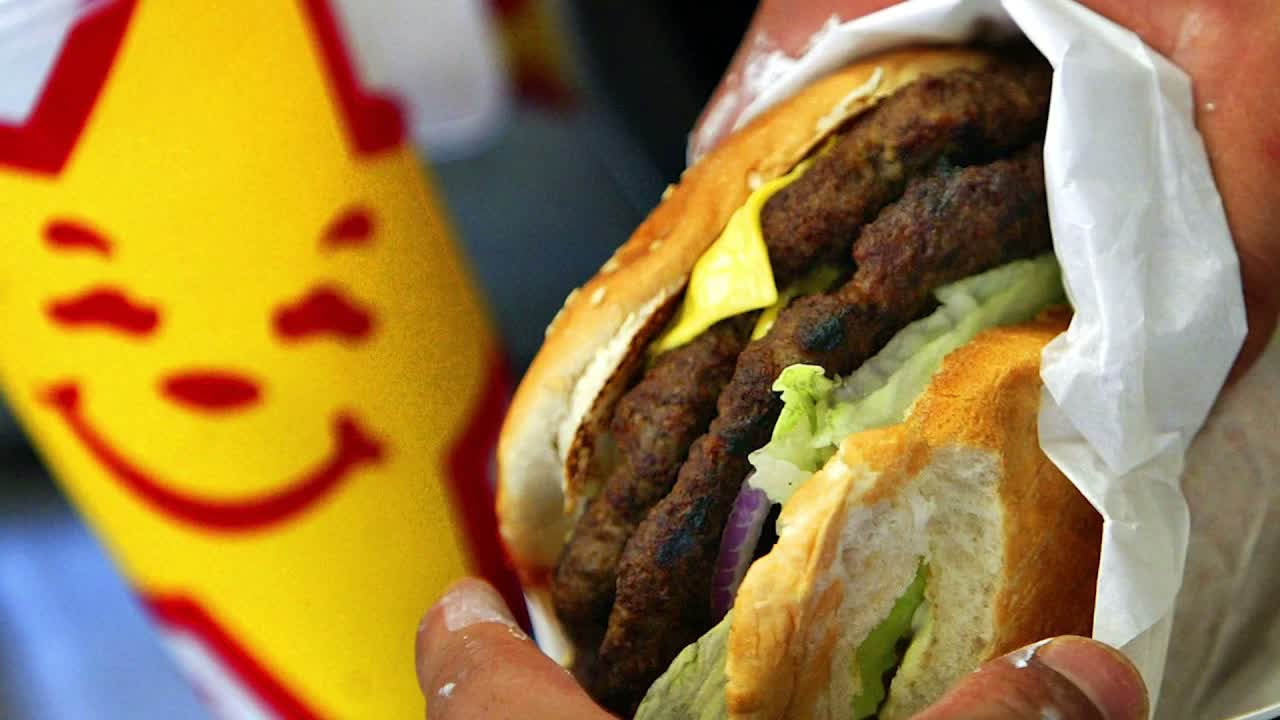Steven Spielberg Chews Up Carl's Jr.'s 'Spielburger' Plans. 3 Things to Know Today.