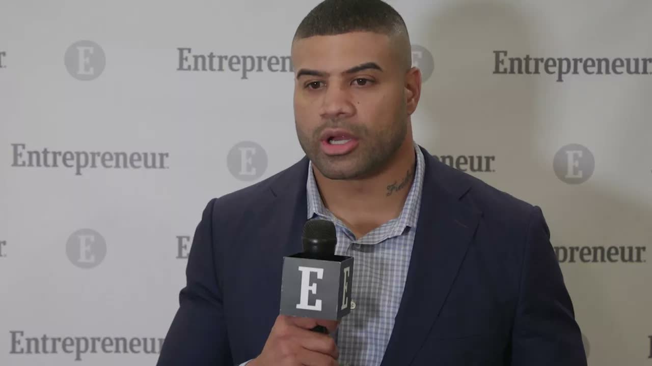 Watch This NFL Player Turned Entrepreneur Explain How He Keeps Challenges in Perspective