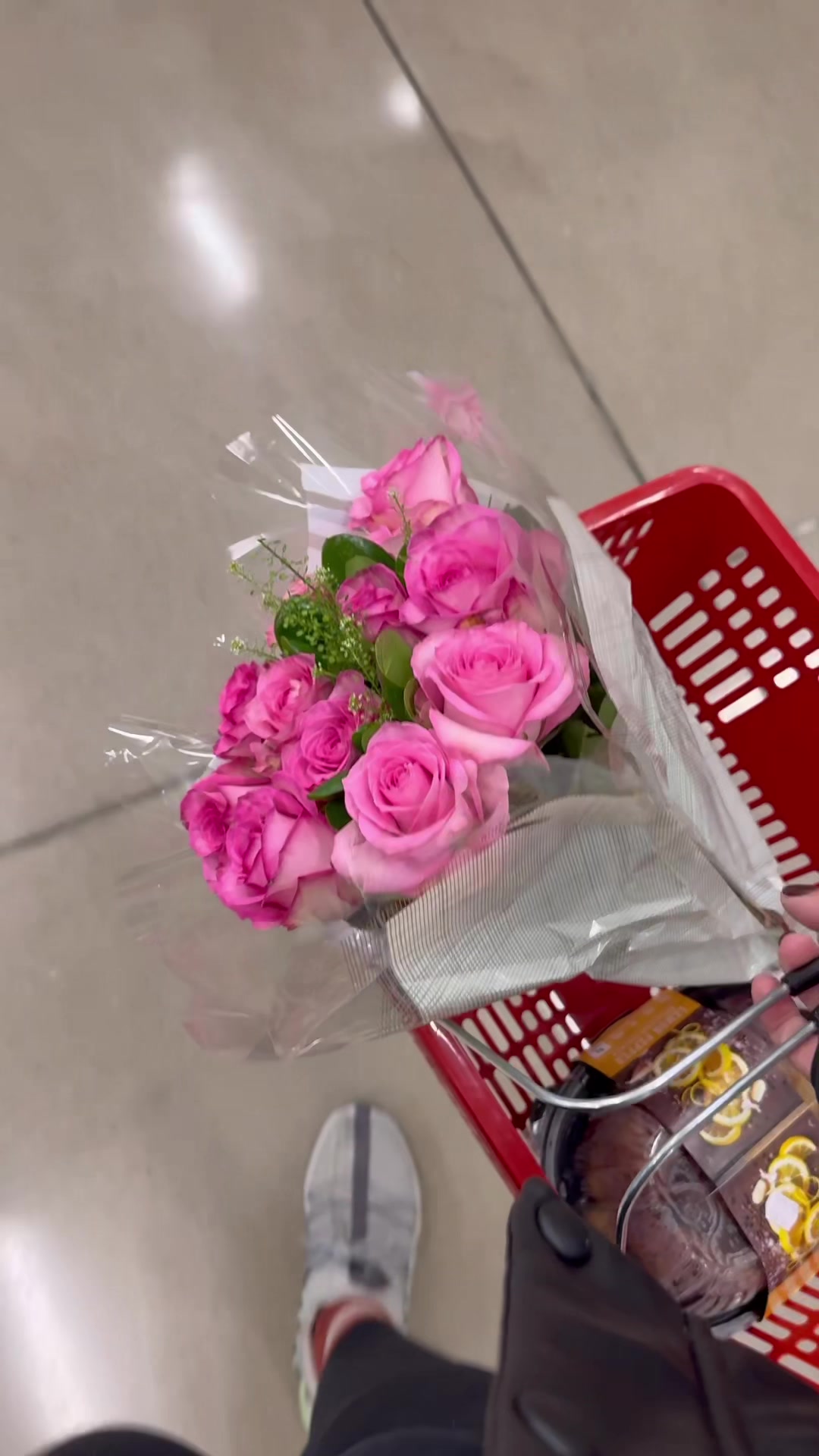 Daily vlog shopping for pink roses lemon cake life update bed making productivity tips