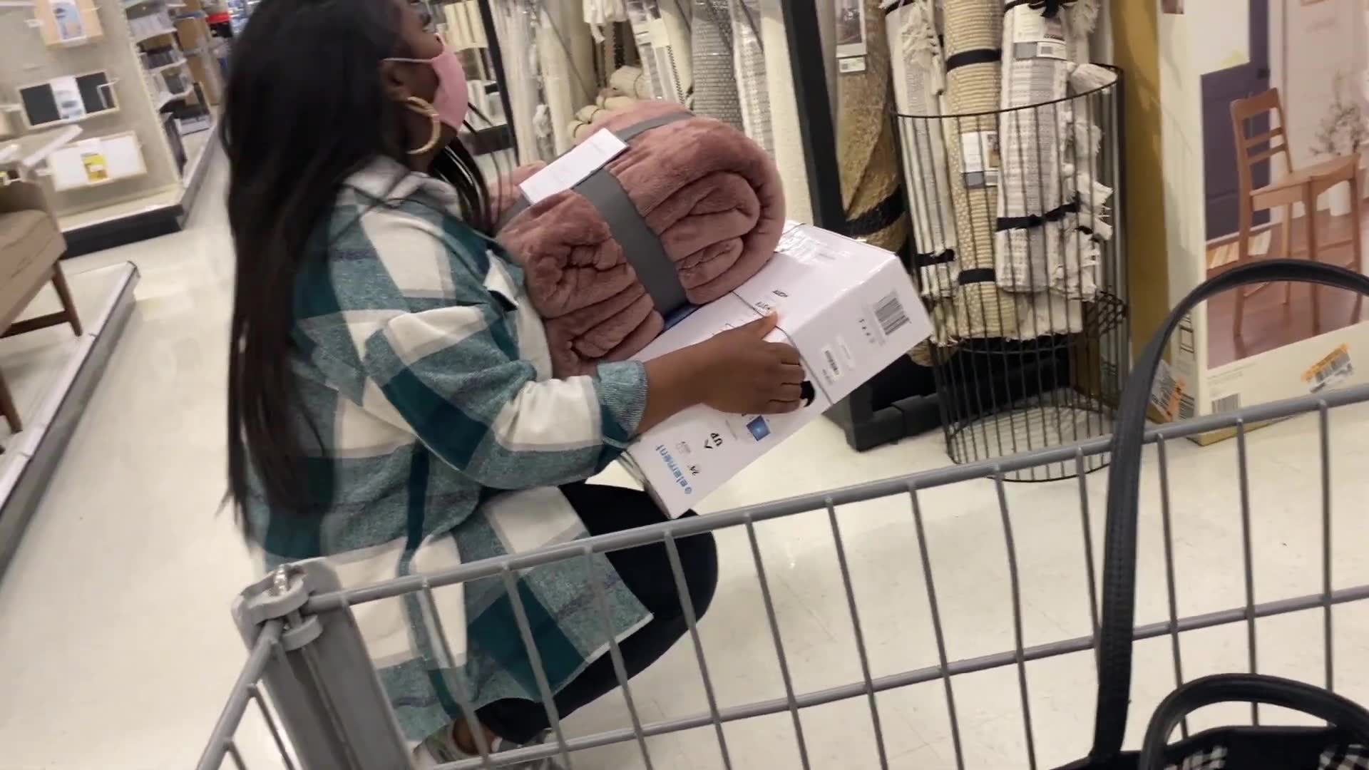 Shopping spree where the only limit is how much she can lift at once