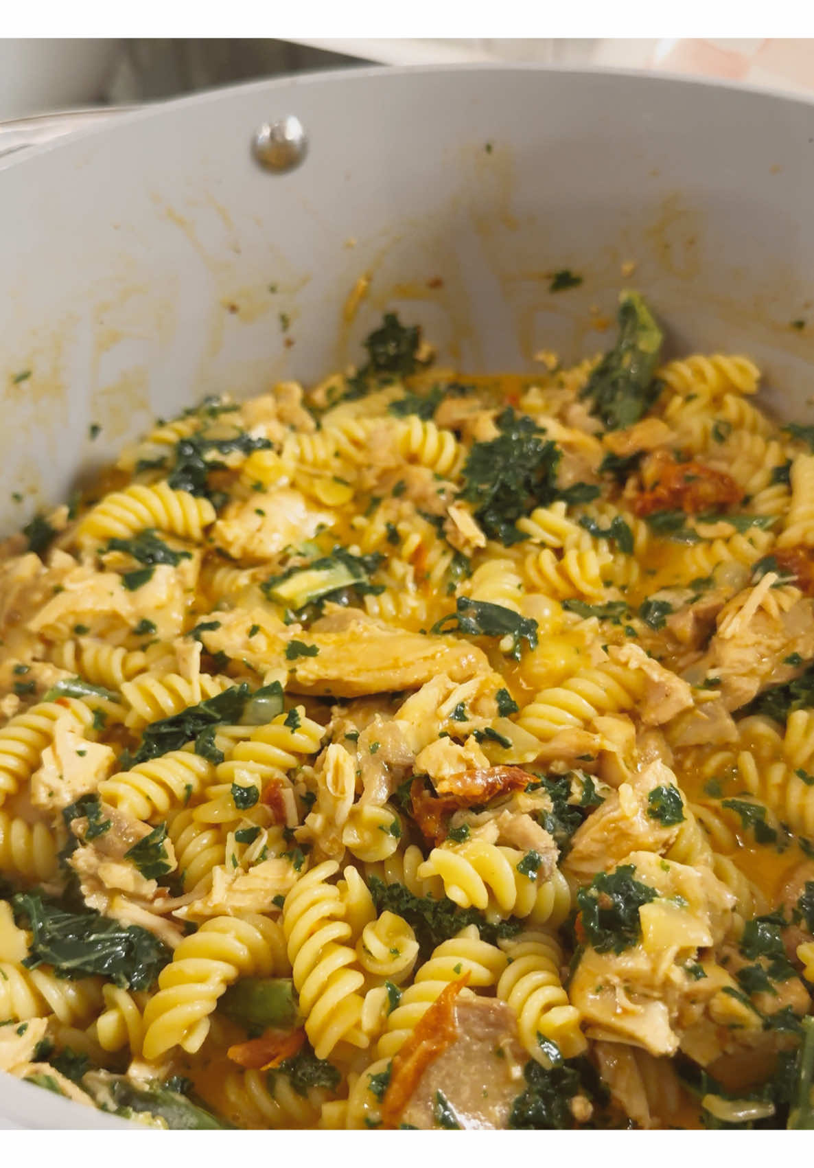 Creamy chicken fusilli pasta with kale sun dried tomatoes easy one pot dinner