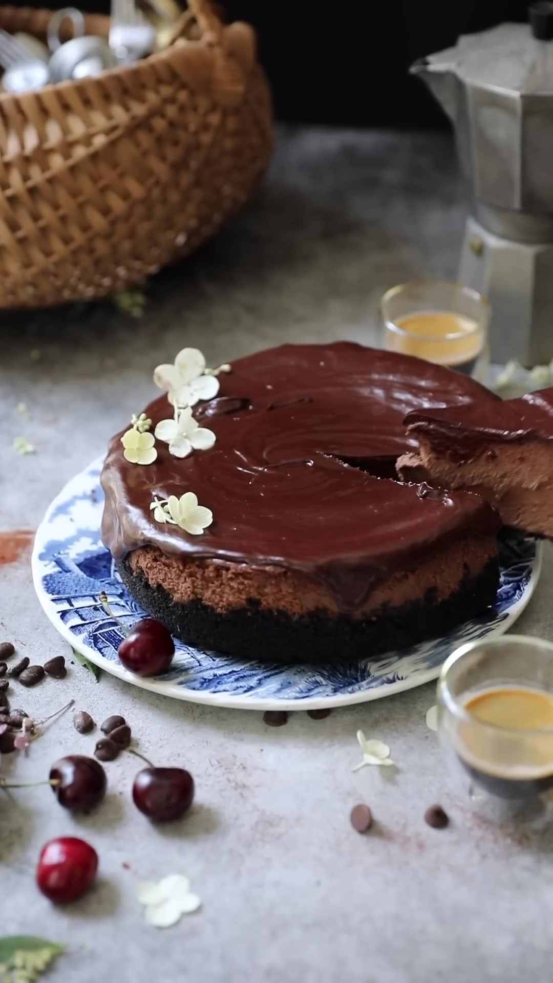 Two-flavor cheesecake spread with baked cookie bottoms