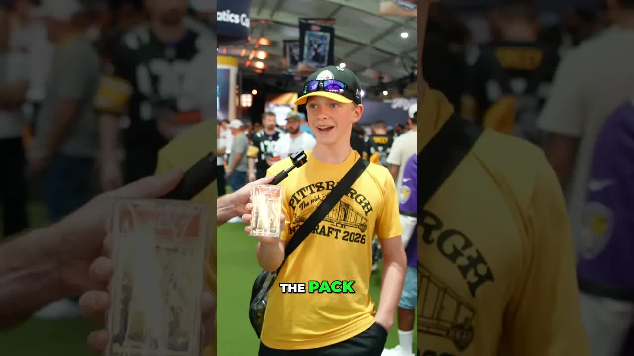 He Pulled a MONSTER 1/1 SUPERFRACTOR at the 2026 NFL Draft 🔥🔥🔥