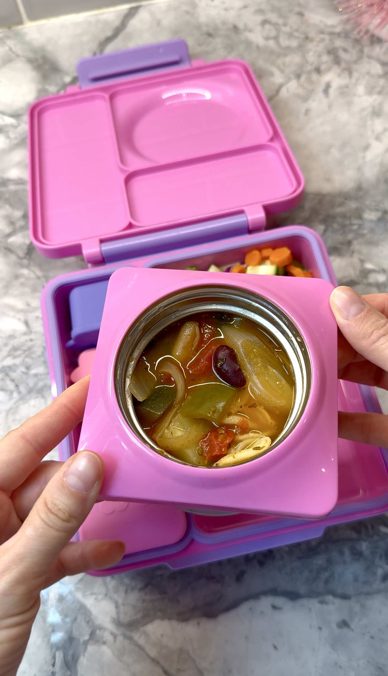 Warming school lunch with cheese-stuffed pasta and crisp greens