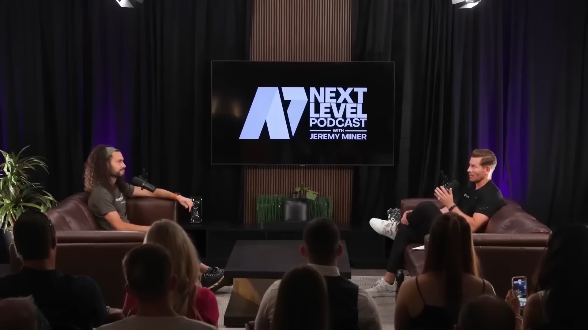 Former officer reveals the 3-step CIA approach to attraction