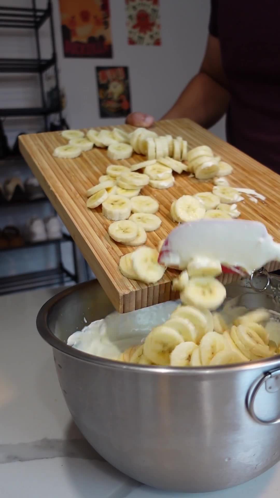 Recreating the famous Magnolia banana pudding at home with an easy method