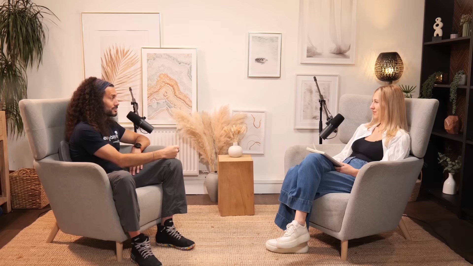 Former officer reveals the CIA method to charm anyone within 5 minutes