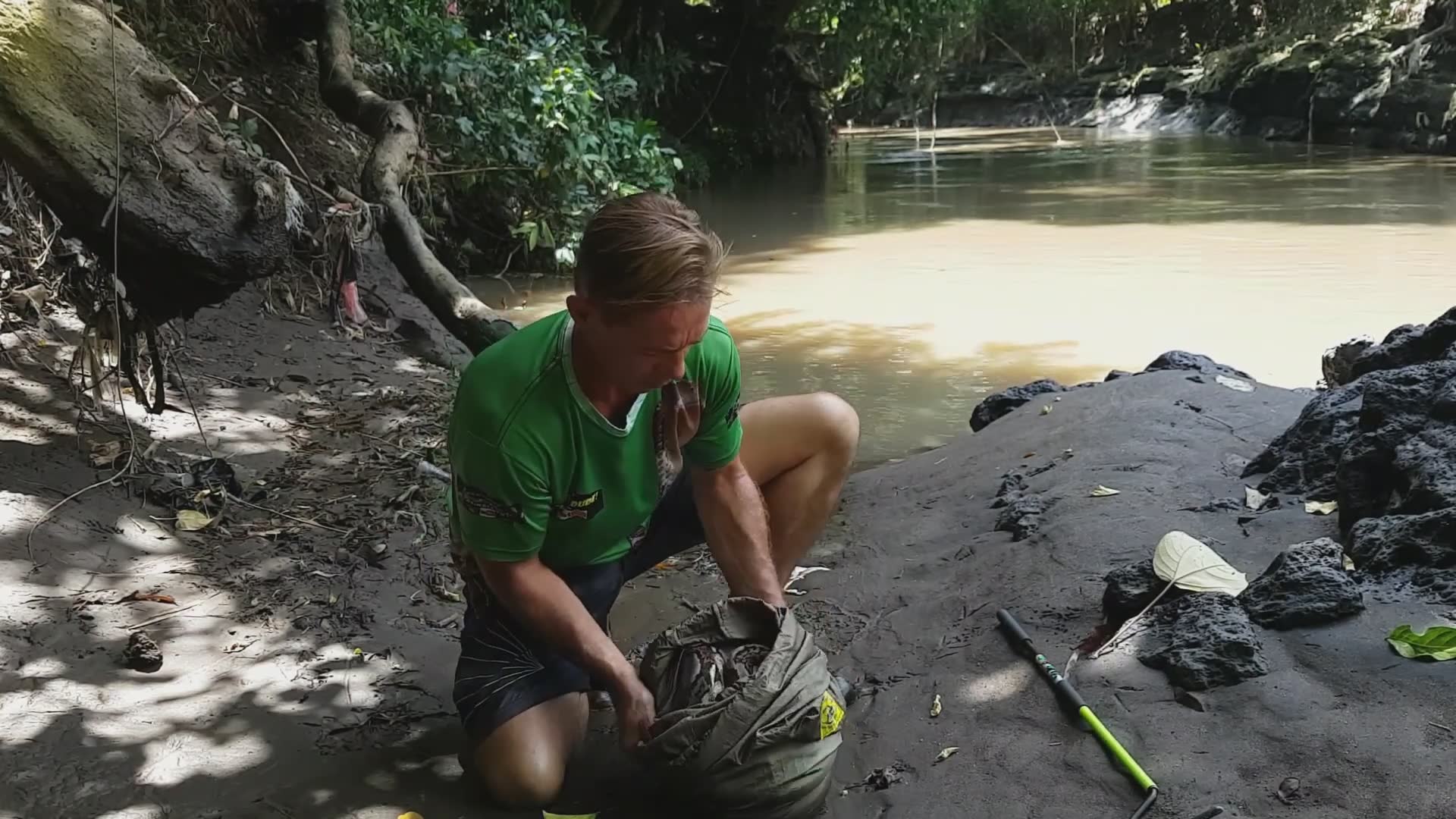 Discovering massive python bite incidents during field research