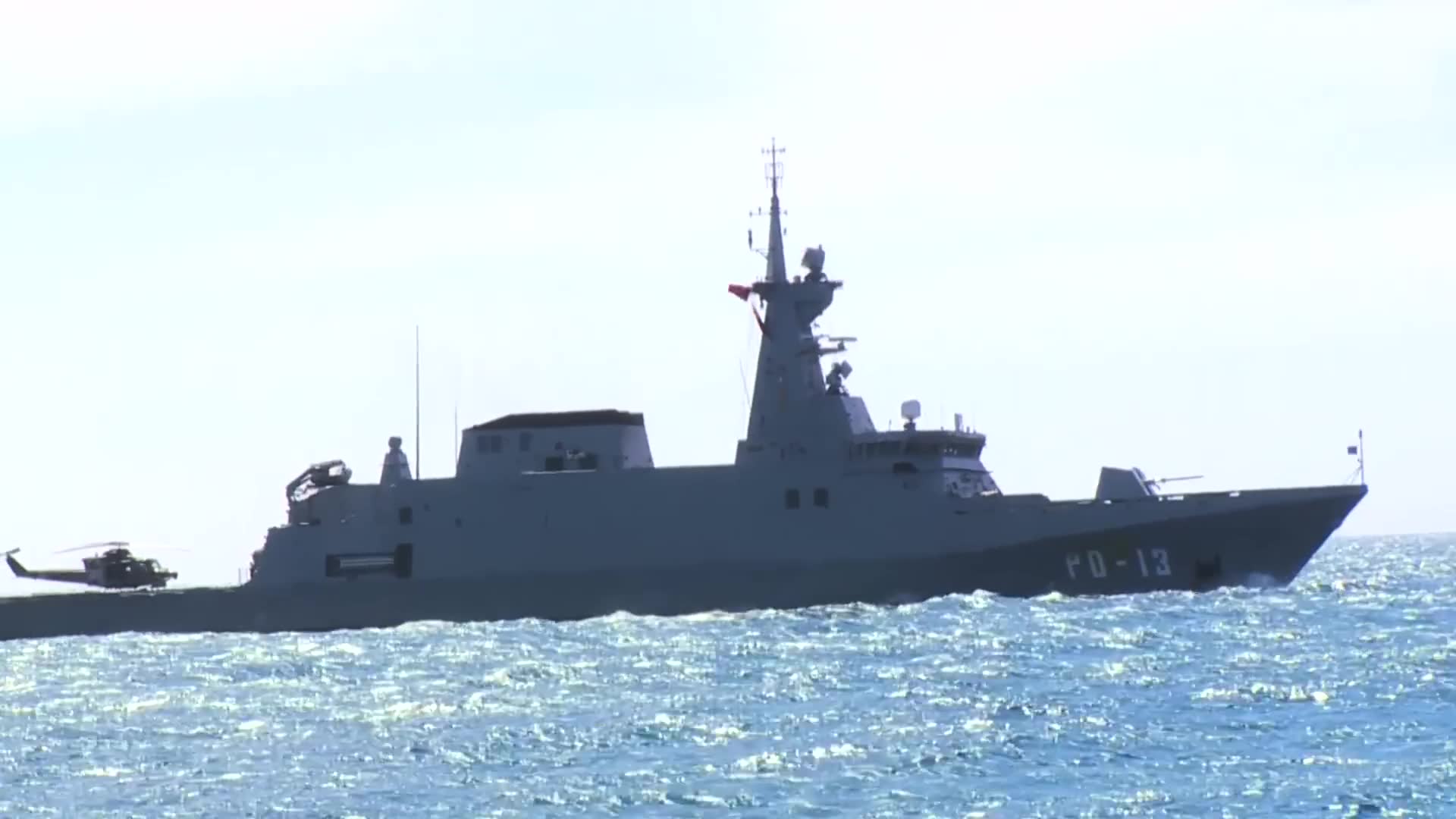 Submarine demonstrates presence near Venezuelan forces