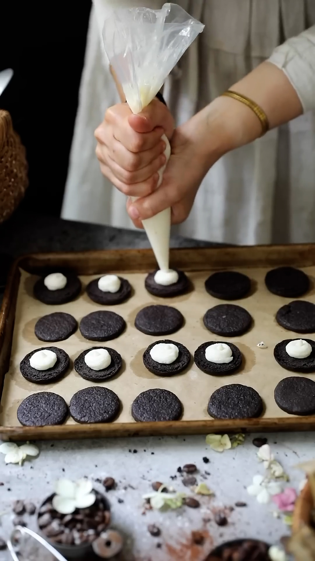 Crisp cookies sandwiched with sweet center