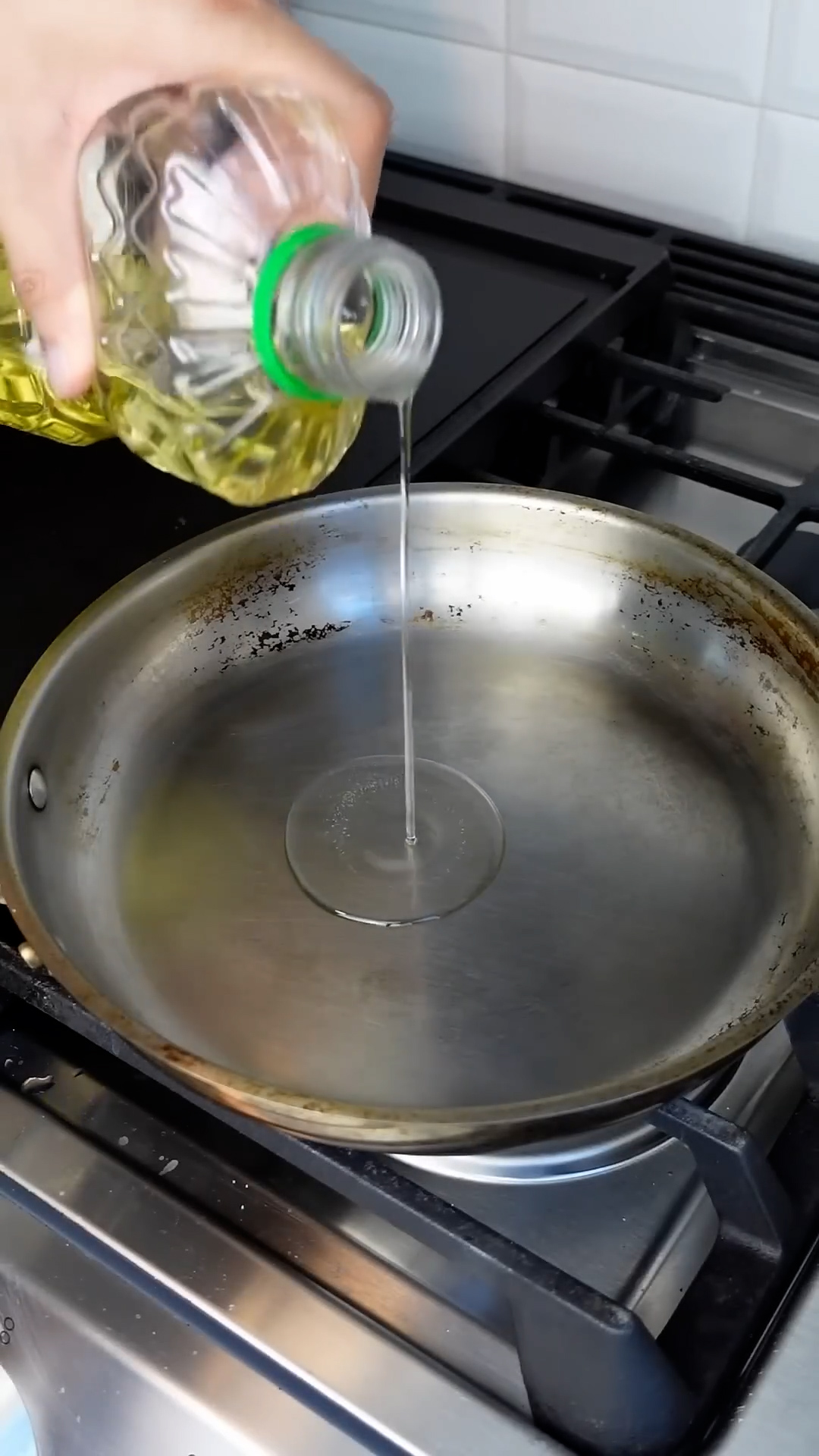 The technique for cooking eggs on stainless steel without them sticking
