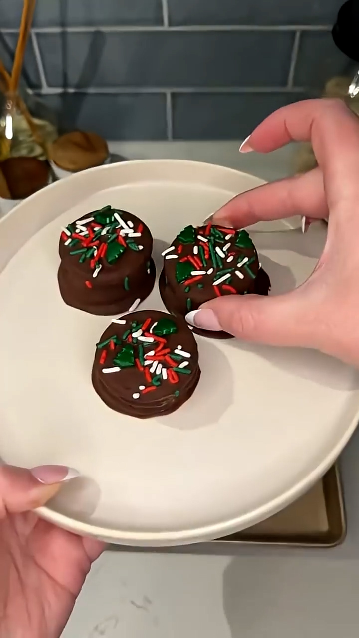 Holiday-flavored edible dough fills chocolate sandwich cookies