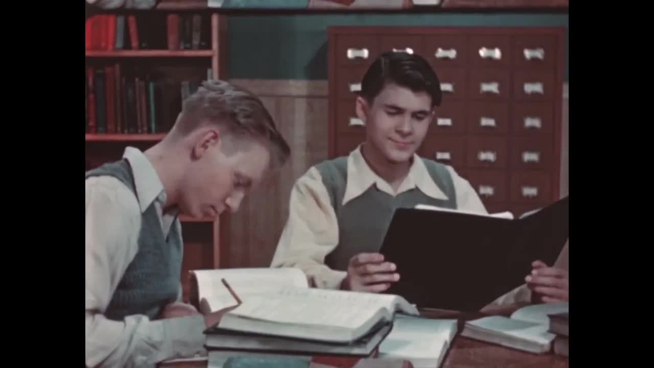 Building An Outline (1948)