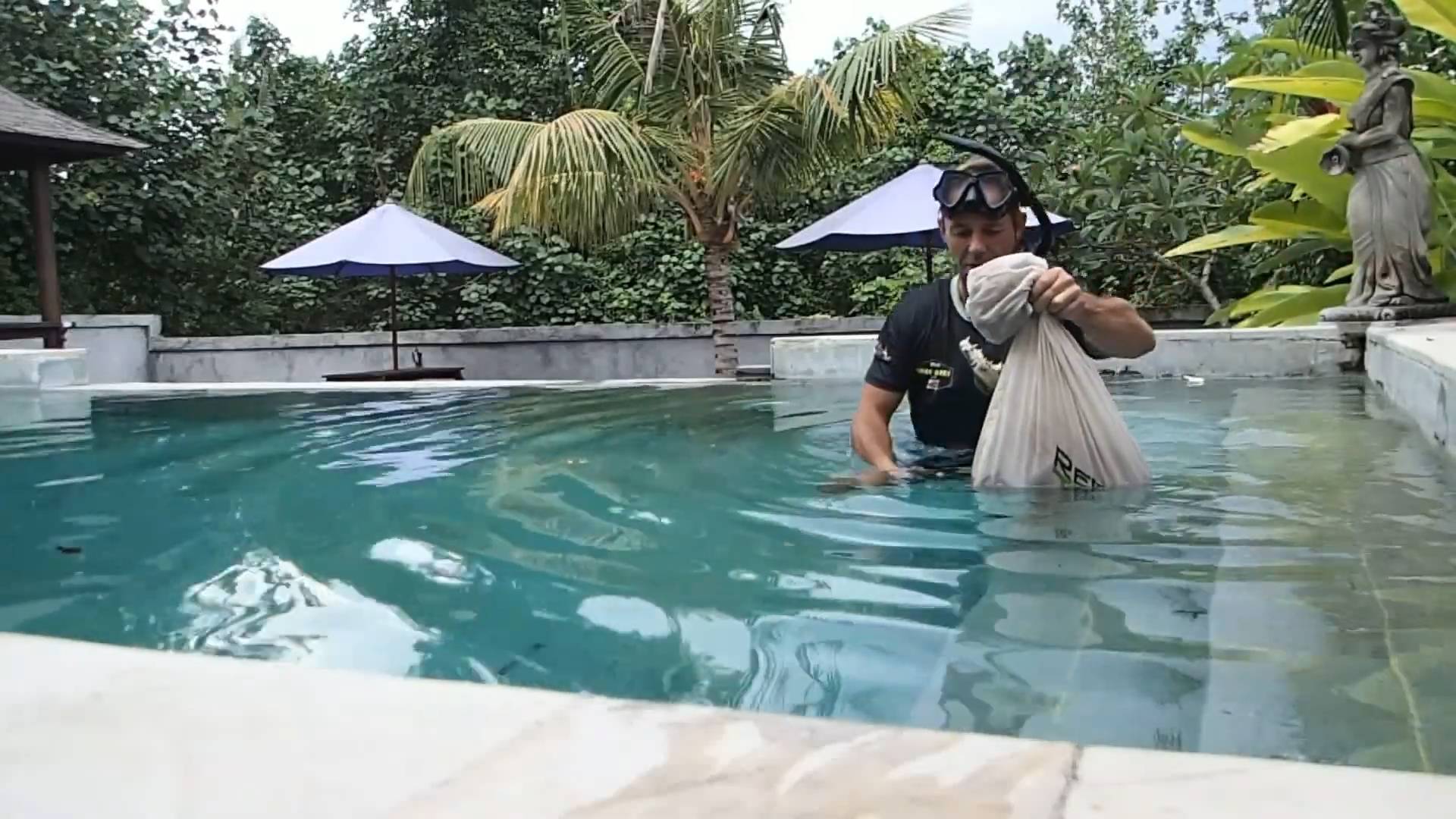 Don't mess with big snakes