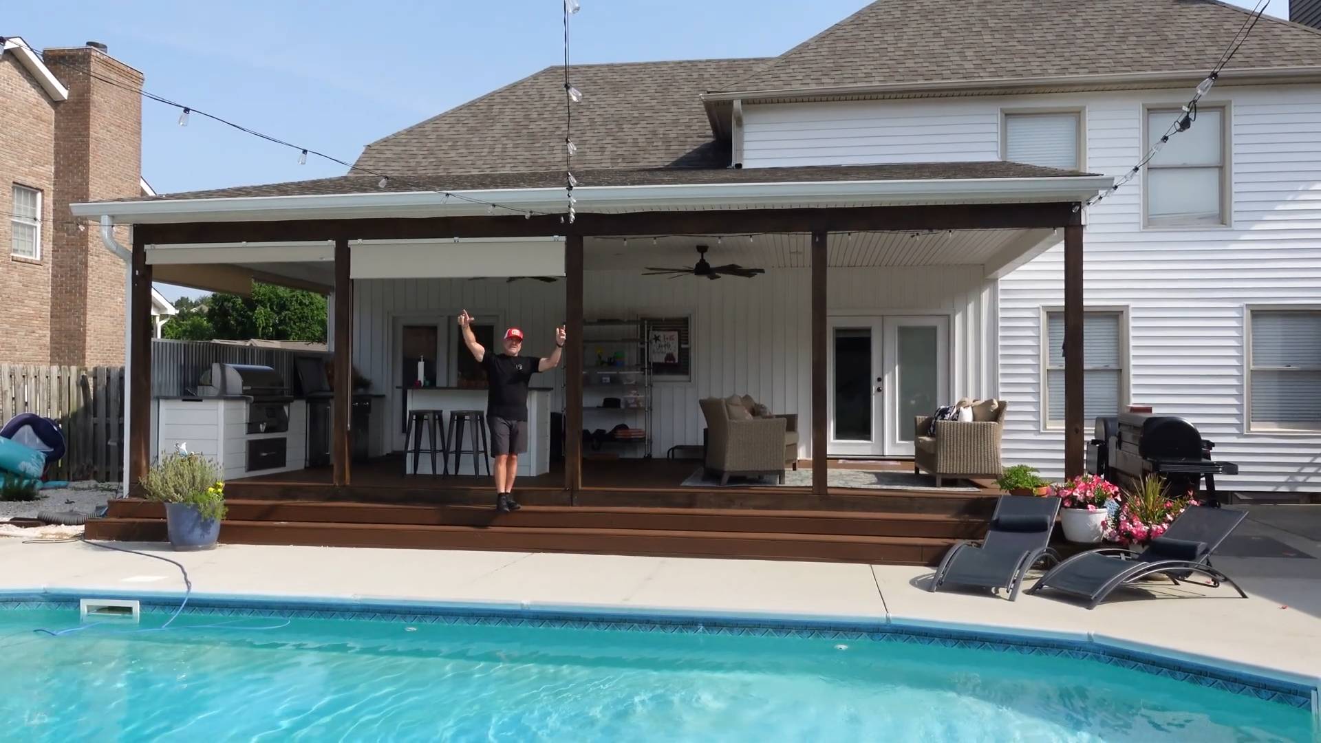 Tennessee BBQ done right | Full deck and grills in use tour